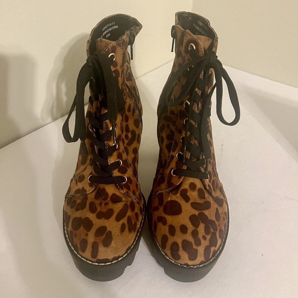 Bamboo Womens Platform Chunky Heel Boots Sz 8.5 Chunky Leopard Print Lace Up - Picture 2 of 9